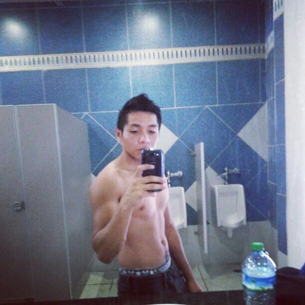 Estudiante en Licenciatura en Derecho, Me gusta el futbol, todo tipo de musica, ir a entrenar al gym....