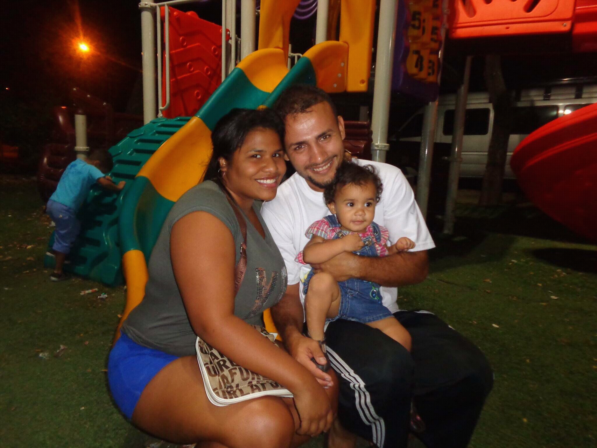20 años , Buena amiga y compañera, Amable,Sincera.. Odio que me MIENTAN Me gusta limpiar y cocinar. Puedo ser buena amiga y muy Buena enemiga si asi lo desean.