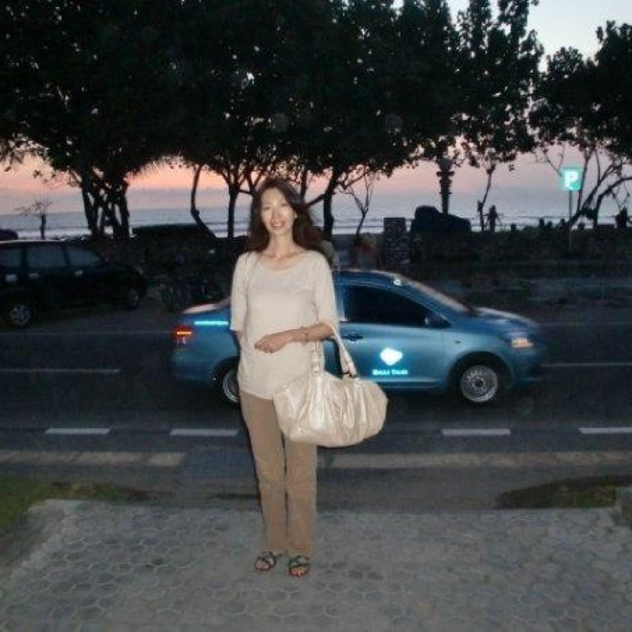 1年に数ヶ月バリ島に滞在。バリでは老若男女問わず「日本語を習いたい人には、誰にでも」をモットーに日本語を教えています。 人生は、流れと縁の中で進んでいく。大切にしていること、お祈り、瞑想。 太極拳と鞭杆の練習にも励んでいます。