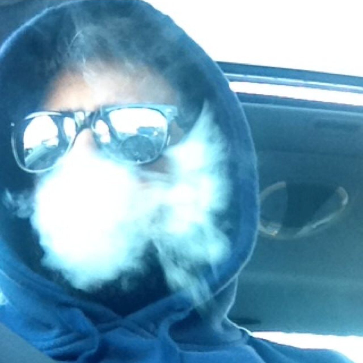 I roll the best joints try me. Canadian. BC #Surreystoner #Supremestoner_ #Supremestoned. Instagram: supremestoner