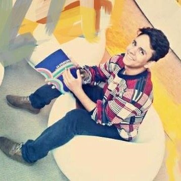 Vida es eso que pasa entre un buen amor, un buen libro, un buen café y mucha, mucha mierda. Mr. No.