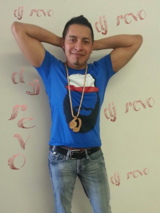 DJ REVOLUCIONARIO EL MASTER d(-_-)b