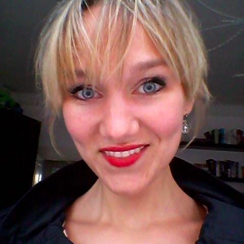 Emotional and paranoid PhD student, reading, writing, learning art, algorithms and stuff. Enjoys parentheses, personal pronouns and bubbles.