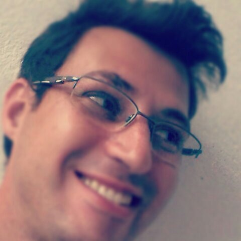 Conserve os olhos fixos num ideal sublime, e lute sempre pelo que deseja, pois só os fracos desistem e só quem luta é digno de vida.