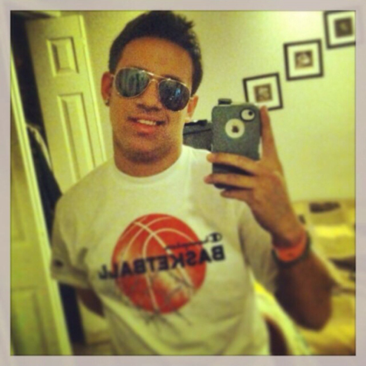 I ❤️ sports... I'm promotor, photographer, dancer, surf, extreme rules, body paints !
