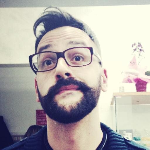 _jpag's profile picture. Filmologo, Divanologo, Internettologo, spessissimo Cazzaro e dalle 9 alle 18 Web Designer... almeno così c'è scritto sulla mia carta d'Identità!