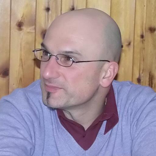Se una mattina ti svegli e non vedi il sole, o sei morto, o sei il sole.
J.D.M.