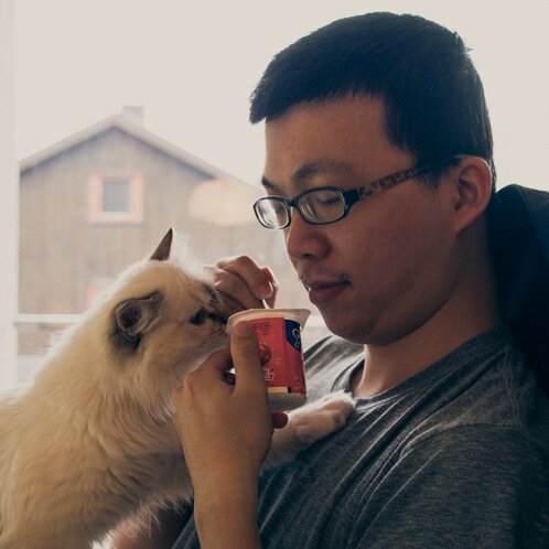 Pixel blitter with a cat named Pixel (RIP). Vector scaler with a cat named Vector. @jjgod@mastodon.social