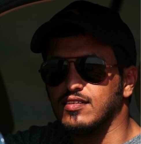بكالـوريـوس تجــاره
أَهتَّـمْ بالشِعـر أُغَرِد لِمَسـامِعـي وأَنـتَقِ الحُروفَ والـكَلمـات وأُصَـوِّرهـا أبـياتـاً لِـيَـجِـدوا بِهـا (الجـاذبـيــه)
الـكـويـت