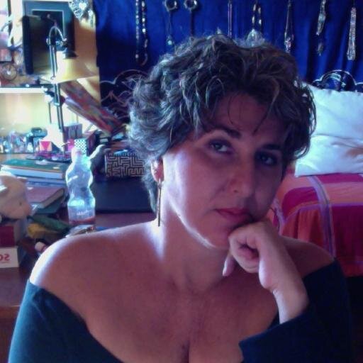 bagar1965's profile picture. scrittrice vivente, leggente e scrivente. Ma soprattutto, leggente.