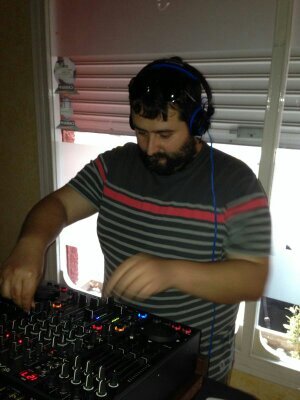 Profe de Tecnología.
Electrónica y Automatización. Basket, Nuevas Tecnologías y Retro. Radioaficionado EA5BDN-EB5AXQ. DJ Dominiq AKA MILLER. Conduzco un Sierra.