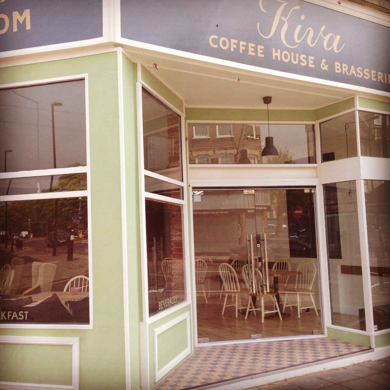 •Independent Coffee House & Brasserie• Mouth watering cakes... 
partnered with a delicious food menu (breakfast/lunch - 
served all day)