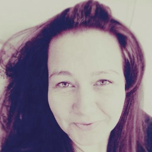South African living in Amsterdam. Knit. Crochet. Paint. Write. Sketch. And I have a dayjob at Staples Europe.