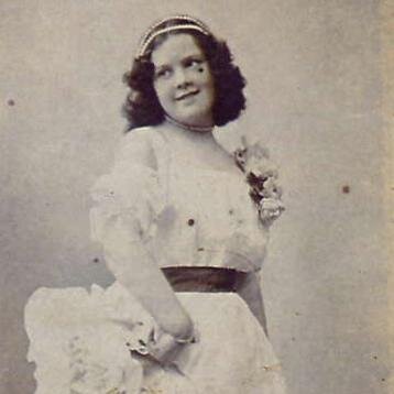 great, great, aunt was music hall singer Daisy Dormer. Love Wicked and my happy place is collecting sea glass on north east coast.