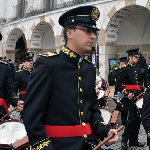 Me encanta la percusion y por eso formo parte de AM Cristo Rey y de la comparsa Caribe. HALA MADRID