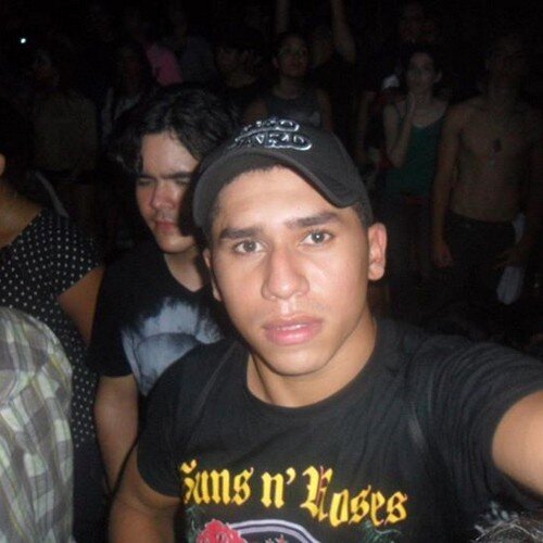 gosto de tocar guitarra e odeio quem fala demais e receber ordens!