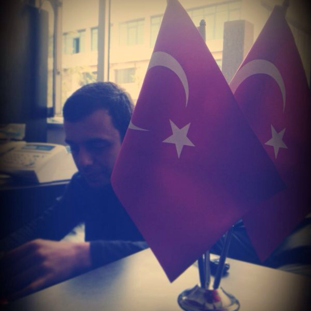 Volkan gibi lav atmış, Ne susmuş, Ne Sönmüşüm.
Ben bu iman uğruna, çılgınlara dönmüşüm...