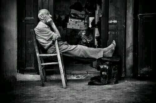 #أحيانا أكتُب ، لأنني عاجِزٌ عن استشعار الحلم في بعض الأمور !