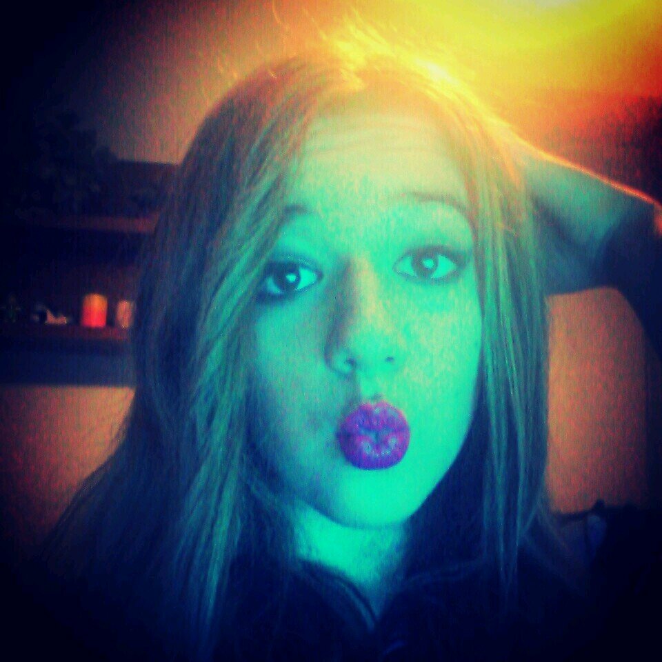 louis girl directioner till death larry shipper calderic im sixteen and i live in greece im a vampete brad tristan annd 5sos luke ashton