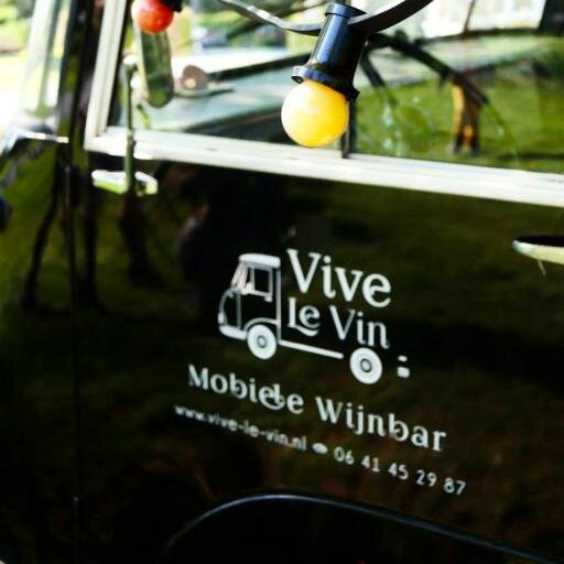Mobiele wijnbar, toert door heel Nederland, wijnen vanuit de hele wereld, van alle markten thuis en nu te boeken!