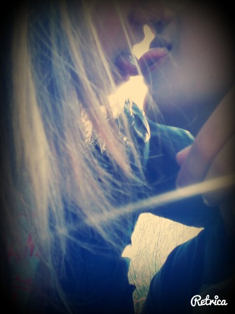 'SONRIE'//Pisa fuerte i deja huella,Lo mejor que tengo es el tequiero 09'♡