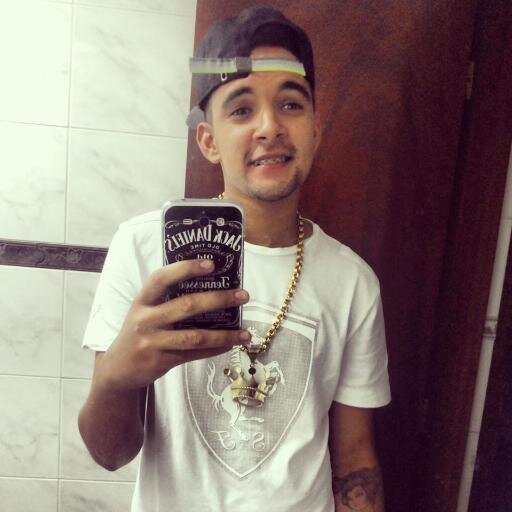 Ser feliz que a vida e curta !!