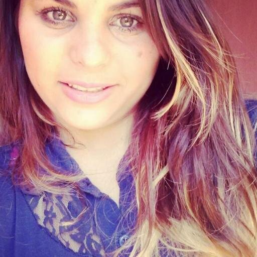 Libriana. 17 anos (27/09). Gaúcha. Guaíba (RS). Colorada. Ama chocolate e sorvete. E gorda e chata também u.u Futura pedagoga :)