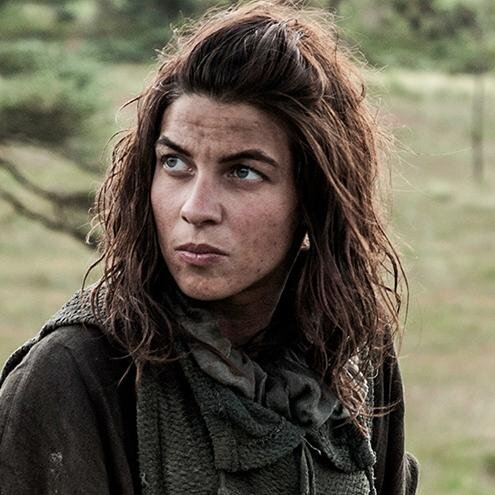 OshaSalvaje's profile picture. Mujer de acero, ex prisionera de la Casa Stark. Intenté matar a Bran y ahora cuido de Rickon. Me gustan las manos Gage, siempre y cuando huelan a harina.