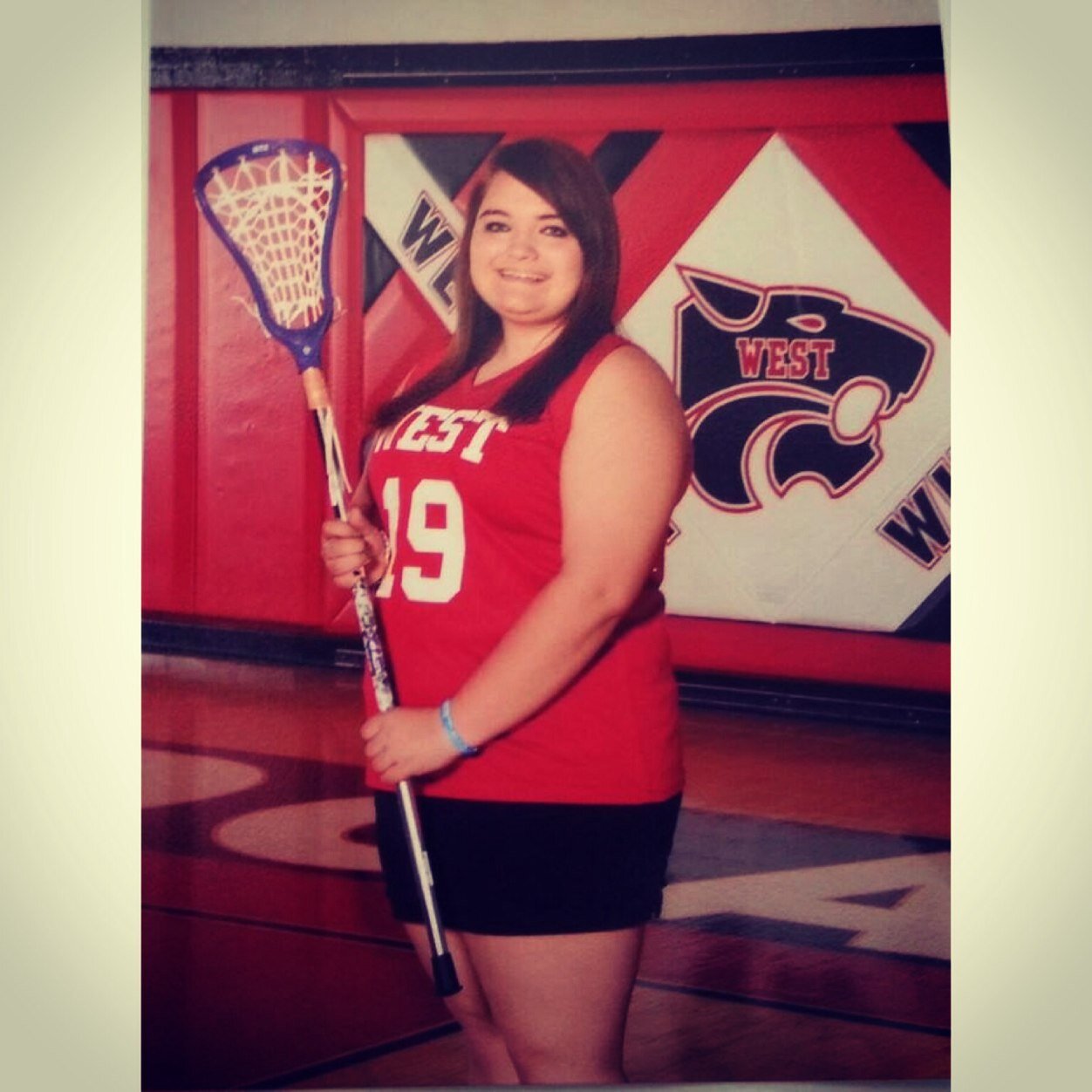 Im 16, my sports are lacrosse , softball and soccer . I love metal rock , pop punk , alternative rock ! Love concerts. Single prigle. Hmu!!!!