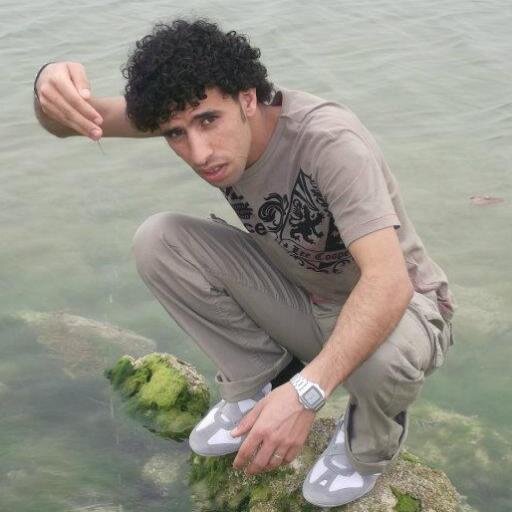 آعشق ﻣزاجي مع انهُ لا ﭔناسب וﻟجميع
ولگن ﻣن اَنتم ﺣتى اَجعل ﻣزاجي يناسبگم