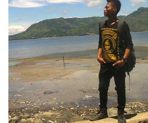 Orang-orang yang paling berbahagia tidak selalu memiliki hal-hal terbaik, mereka hanya berusaha menjadikan yang terbaik dari setiap hal yang hadir dalam hidupx