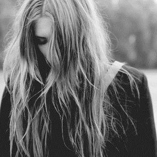 Dajrekszynerka's profile picture. Mam blizny. Chcecie zobaczyć moje nogi, ramiona? Blizny. Chcecie zobaczyć moją duszę? Tam też są blizny, ale ich nie widać.