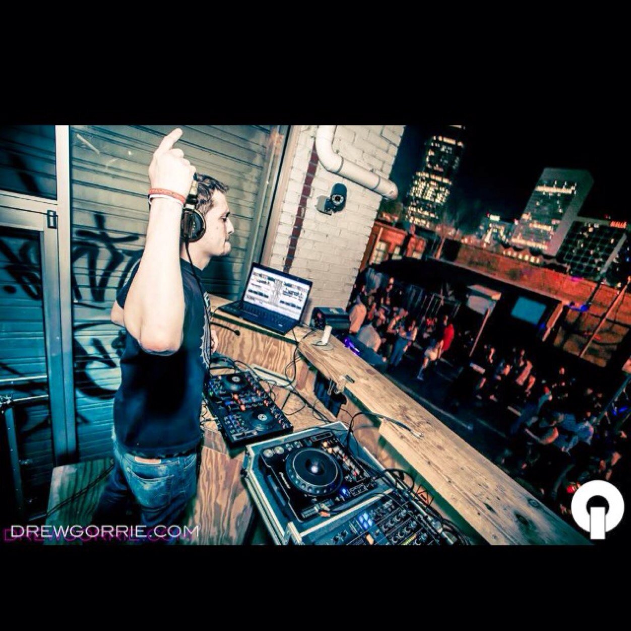 25 young DJ / producer ... ATL hoe...