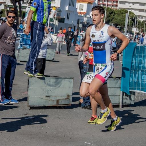 Joven Onubense  de 17 años triatleta compitiendo con el Club Triatlon Huelva y Cursando el primer año del TAFAD