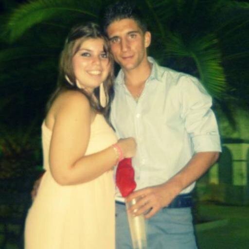 Amor es mantenerse enamorado a pesar de las peleas y discusiones, y luchar para que las cosas puedan mejorar. Eso es amor. ♥Jonathan Pozo♥ Torremejia