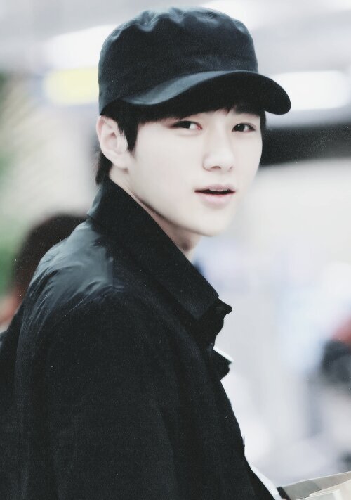 Kim Myungsoo • 92L • BLACK