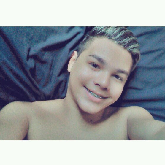 Tentei ser calmo , tentei ser quietinho , tentei ser santo , tentei um monte de coisa e não consegui . Não me encaixa , não me serve, não me contenta. Sou feliz