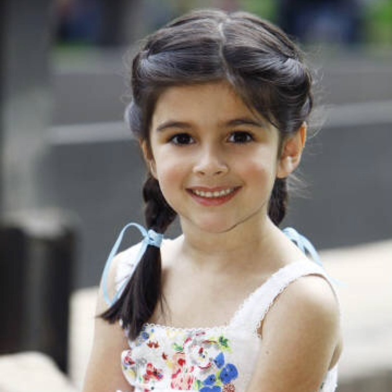 IzzieMillsSwan's profile picture. My mommy is @regina_mills_. My papa is @emmettswan. I have the best family in the whole world!