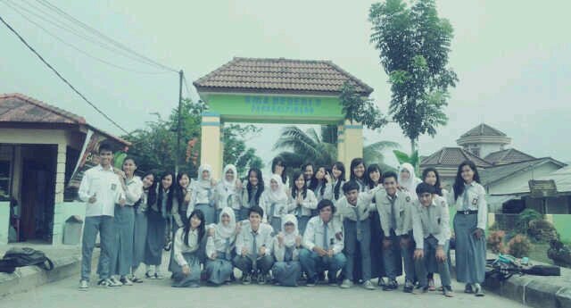 XII IPS3 SMA N3 PKP tahun ajaran 2013-2014. Admin : @aderesfika @debiwulandar