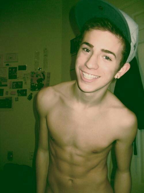 I am 19, im a really nice guy, im single. I listen to rap. And I have muscles