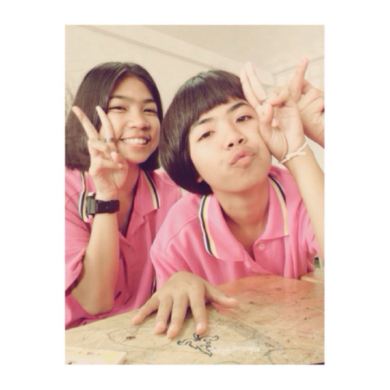 หวัดดี  !!! ชื่อป๊อปนะ เป็นคนตัวเล็ก  เป็นคนตลก คุยได้ ไม่หยิ่ง ^^  ฟอลมาได้นะ