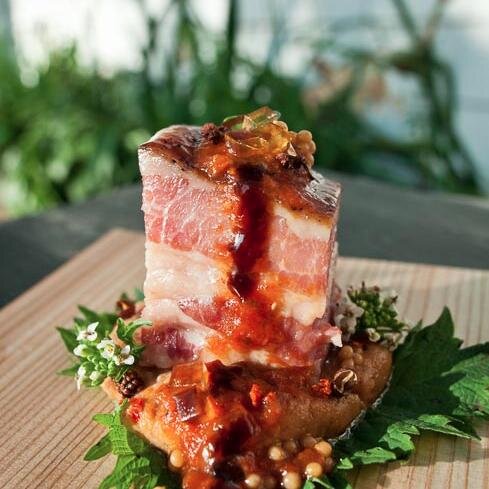 Chicago's premier boutique catering company. We offer locally-sourced, customizable menus, and create more than memorable cuisine. We offer an experience.