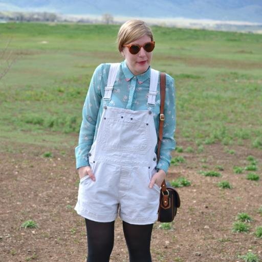 Style blogger and curator of The Braided Bandit Vintage.  Lover of kitties & burritos. http://t.co/a0cuAx25