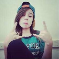 Sou Feliz sem motivo. Alegre sem razão. Afinal antes de tudo aprendi a viver por mim,não pelos Outros.#SegueAi#Sdv