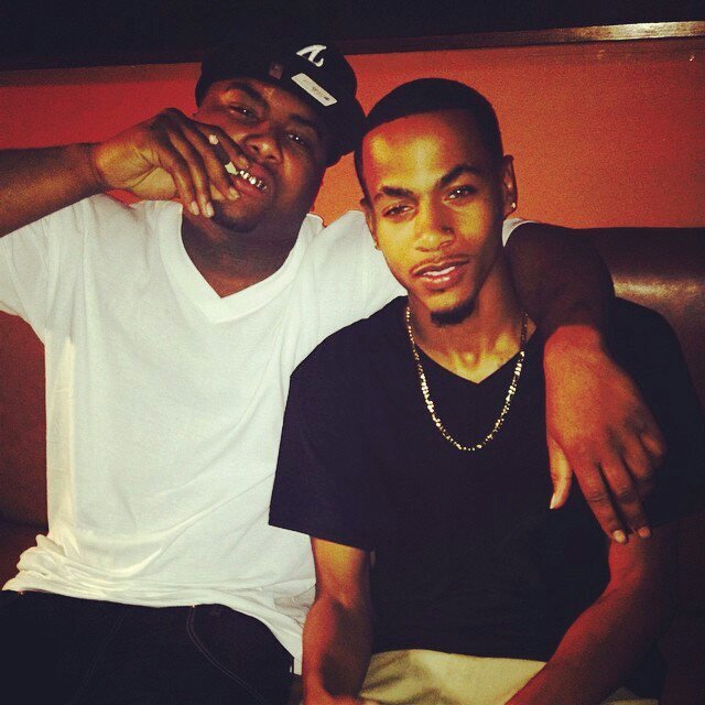 Follow me i may follow back ... #teamwatchourpaperrise...If it aint dem 100's den i cant stack it..''Boyz frm da Ward''