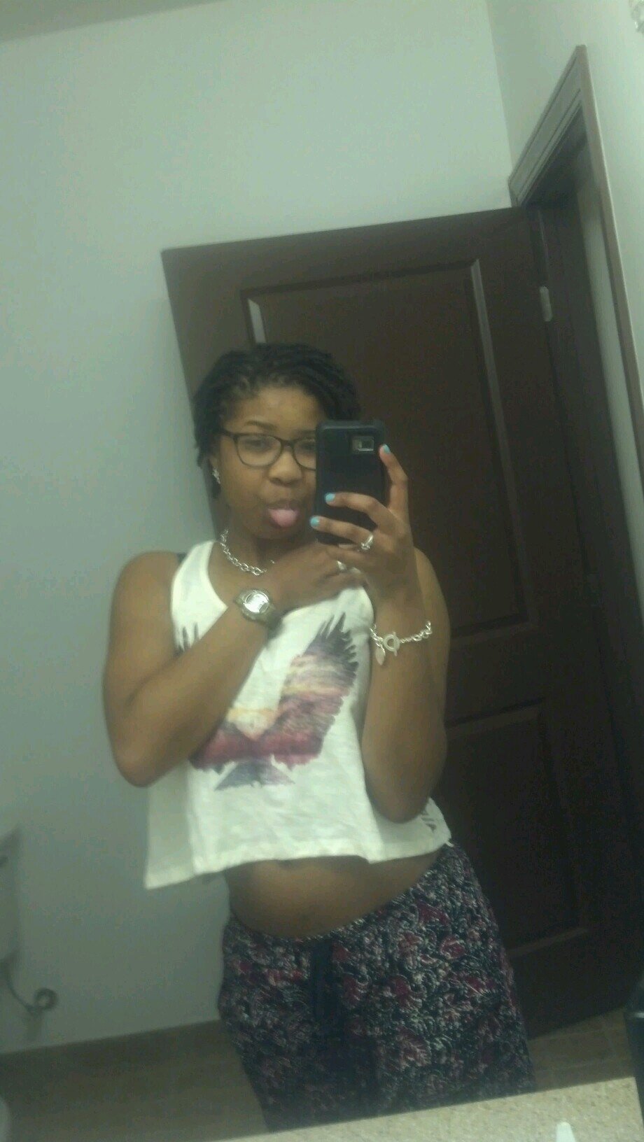 yoamoOVO's profile picture. Most people are pussies, scared to be what God has made them to be.