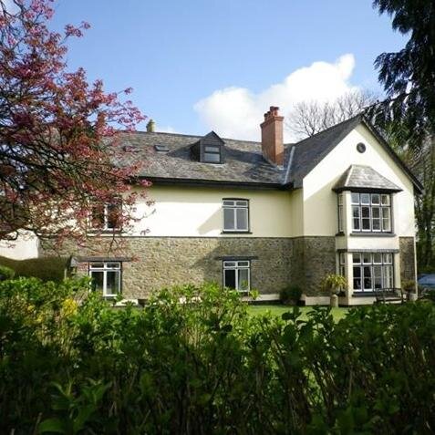Enchanting holiday cottages by C16th manor house 5 acre gardens nr breathtaking N Devon & Cornwall coast. Bude & Clovelly 10 miles. Owner/photos @RTWBart
