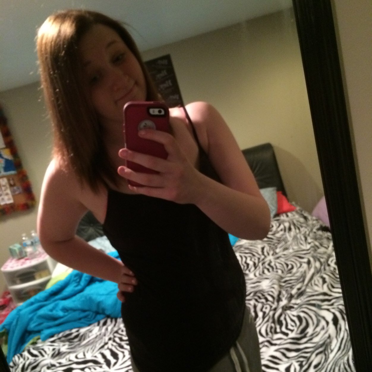 I live in Flint, Michigan, a senior in highschool and im a outgoing person and i love meeting new friends :)