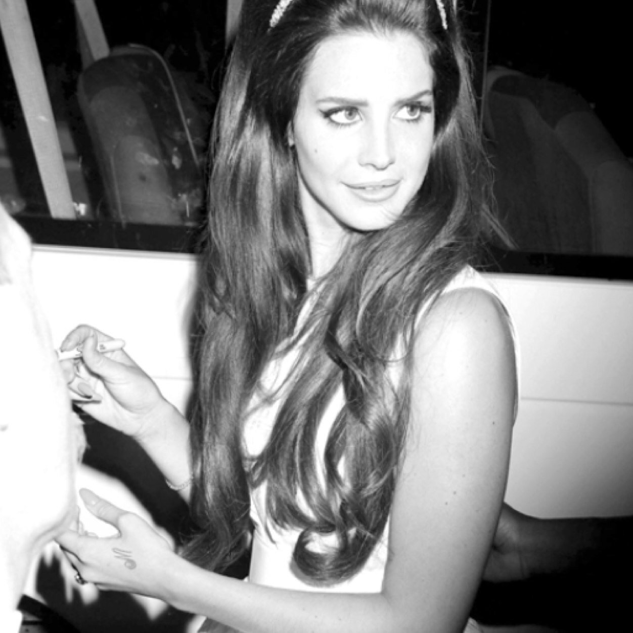 Fakingless's profile picture. More love, hurts more.