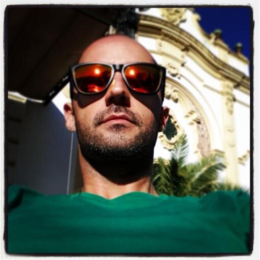 Ingeniero de la Edificación, Arquitecto Técnico y Delineante!!! alguien da mas? pues si... siguiente proyecto... Director de proyectos de decoración jeje
